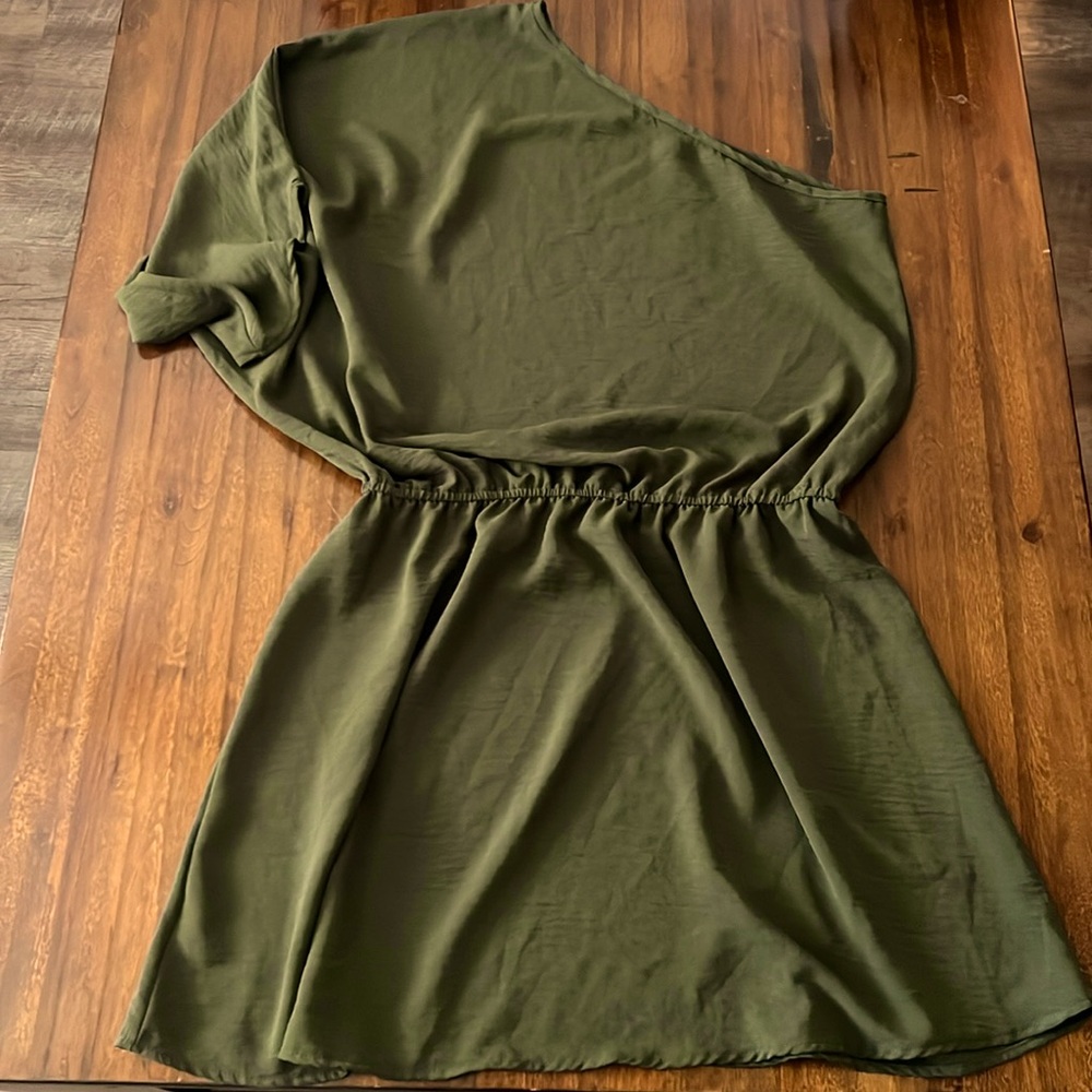 One shoulder mini dress
Summer party/cocktail dress
